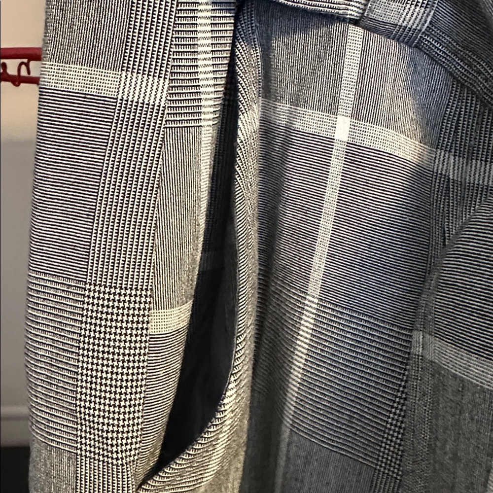 New York & Company Gray Plaid, High Waisted, Wide Legged, Belted Pants - Picture 4 of 6